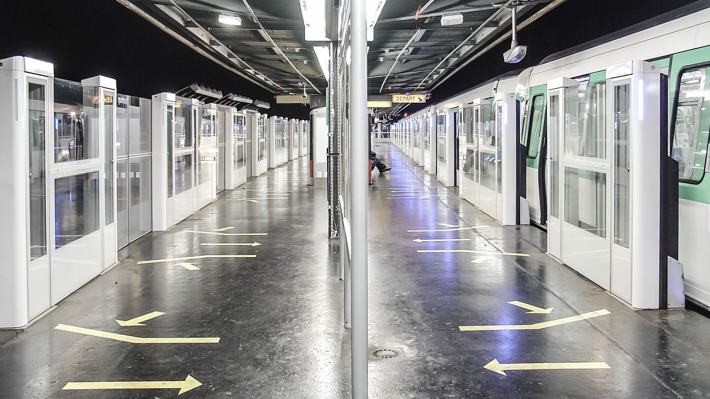Metrostation in Paris mit halbhohen Automatic Platform Gates