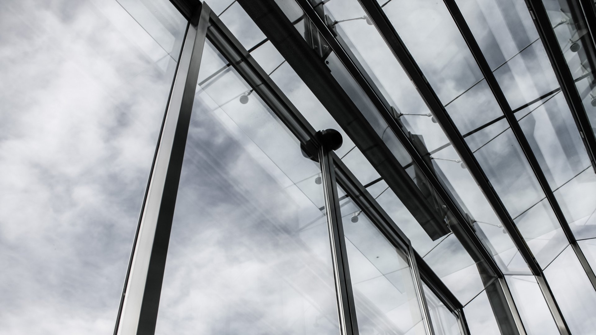 Eingang zum CFK Modelleisenbahnmuseum in Granges-Paccot mit automatischen Schiebetüren