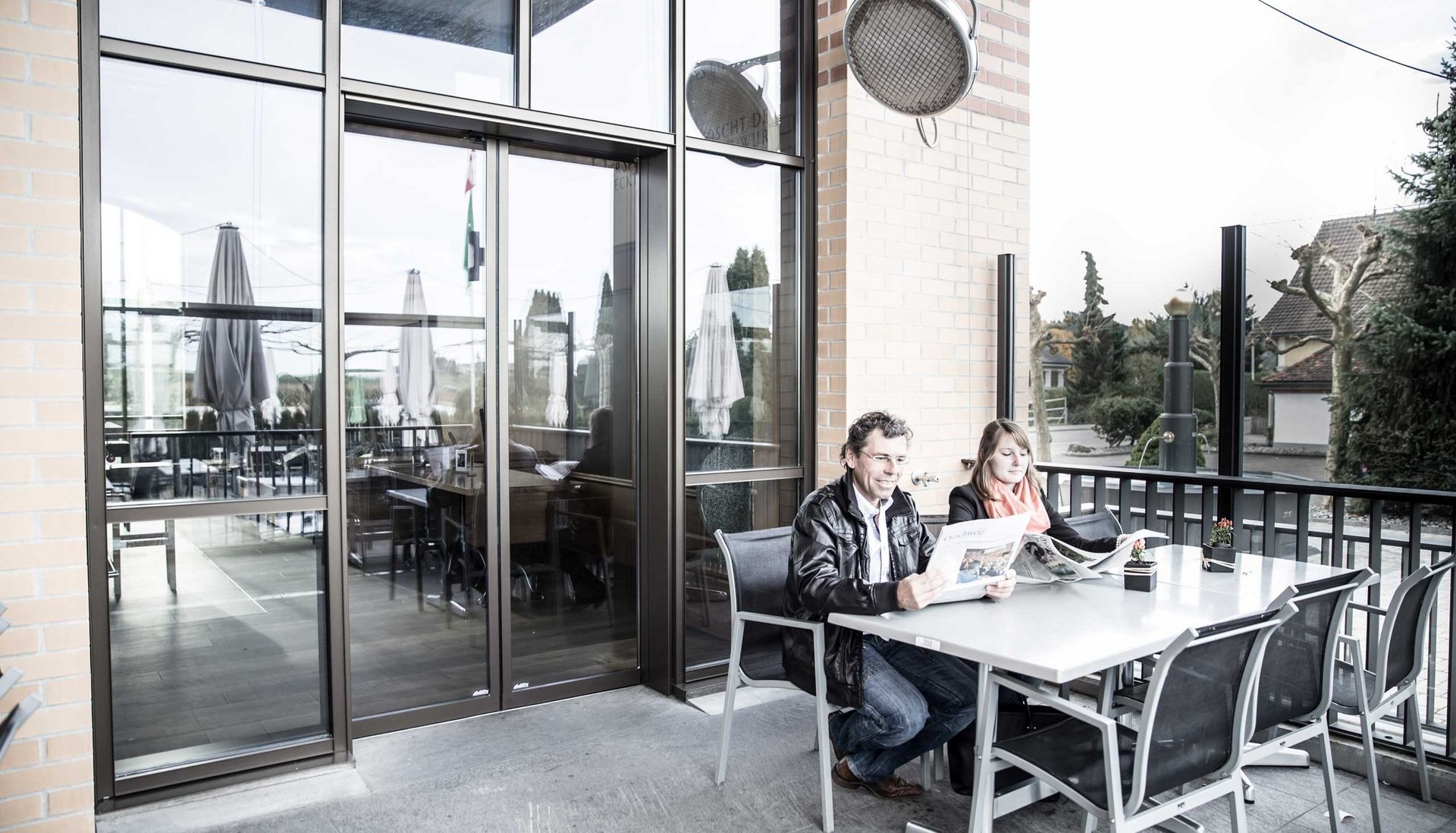 Energieeffiziente automatische Schiebetür eines Restaurants