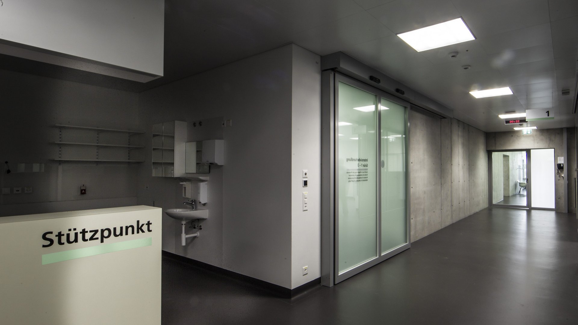 Intensivbehandlung des Inselspitals Bern mit einer automatischen Schiebetür