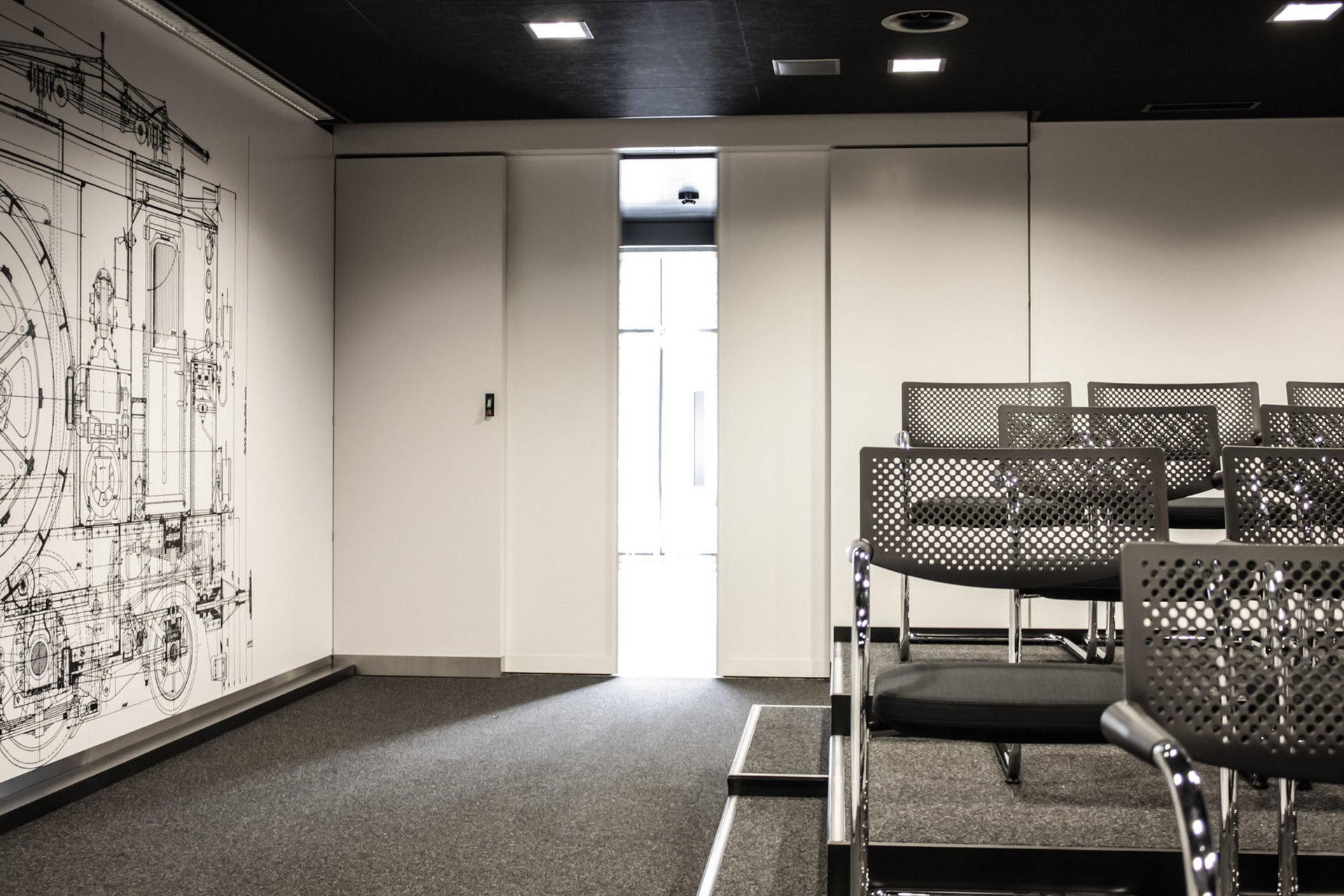 Zimmer des CFK Modelleisenbahnmuseums in Granges-Paccot mit einer automatischen Schiebetür